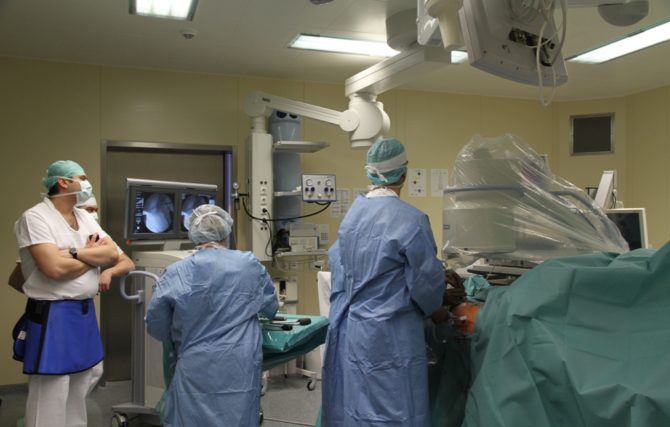 ПАО «Уралкалий» подарил отделению травматологии и ортопедии стационара соликамской городской больницы артроскопическую стойку